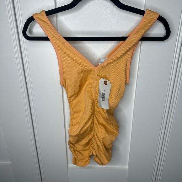 NWT Topshop tank yellow fitted size 0-2 (v1) - Picture 1 of 4
